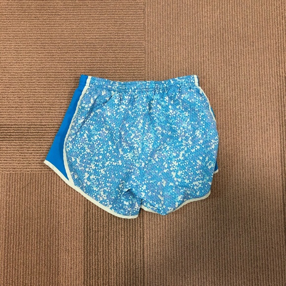 Girls size L Nike shorts - Picture 3 of 3